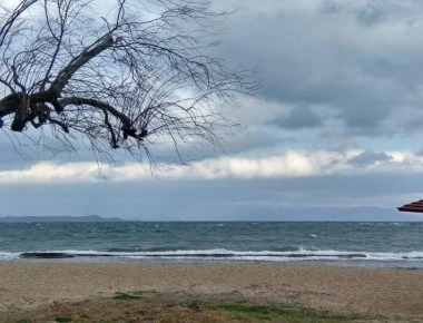 Παράξενη ανακάλυψη τουρίστα - Βρήκε ανθρώπινα οστά 400 ετών σε σακούλα (φώτο)